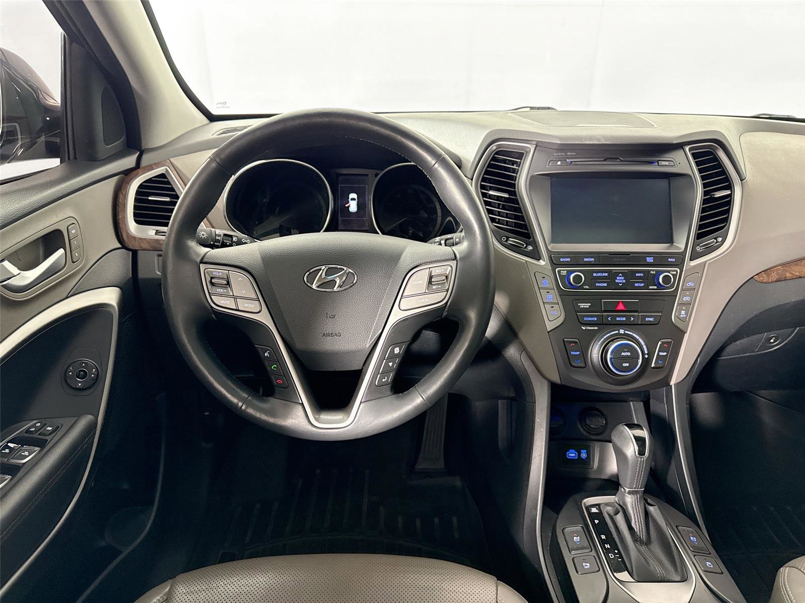 Used 2017 Hyundai Santa Fe SE image 38