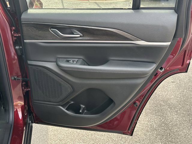 New 2025 Jeep Grand Cherokee Limited w/ Trailer Tow Package image 18