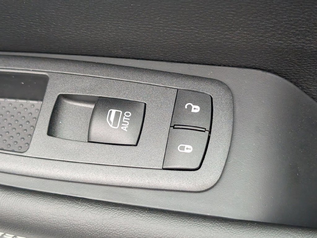 New 2027 Chrysler Pacifica Select FWD image 32