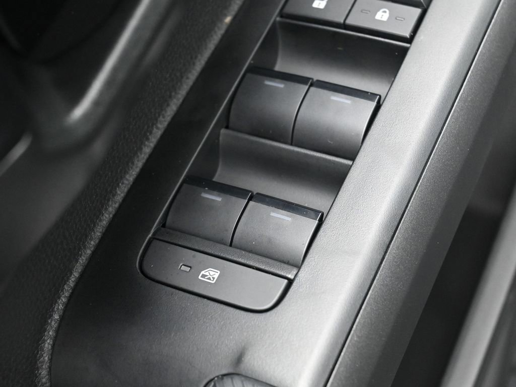 Certified 2025 Toyota Tacoma SR5 AWD/4WD image 15