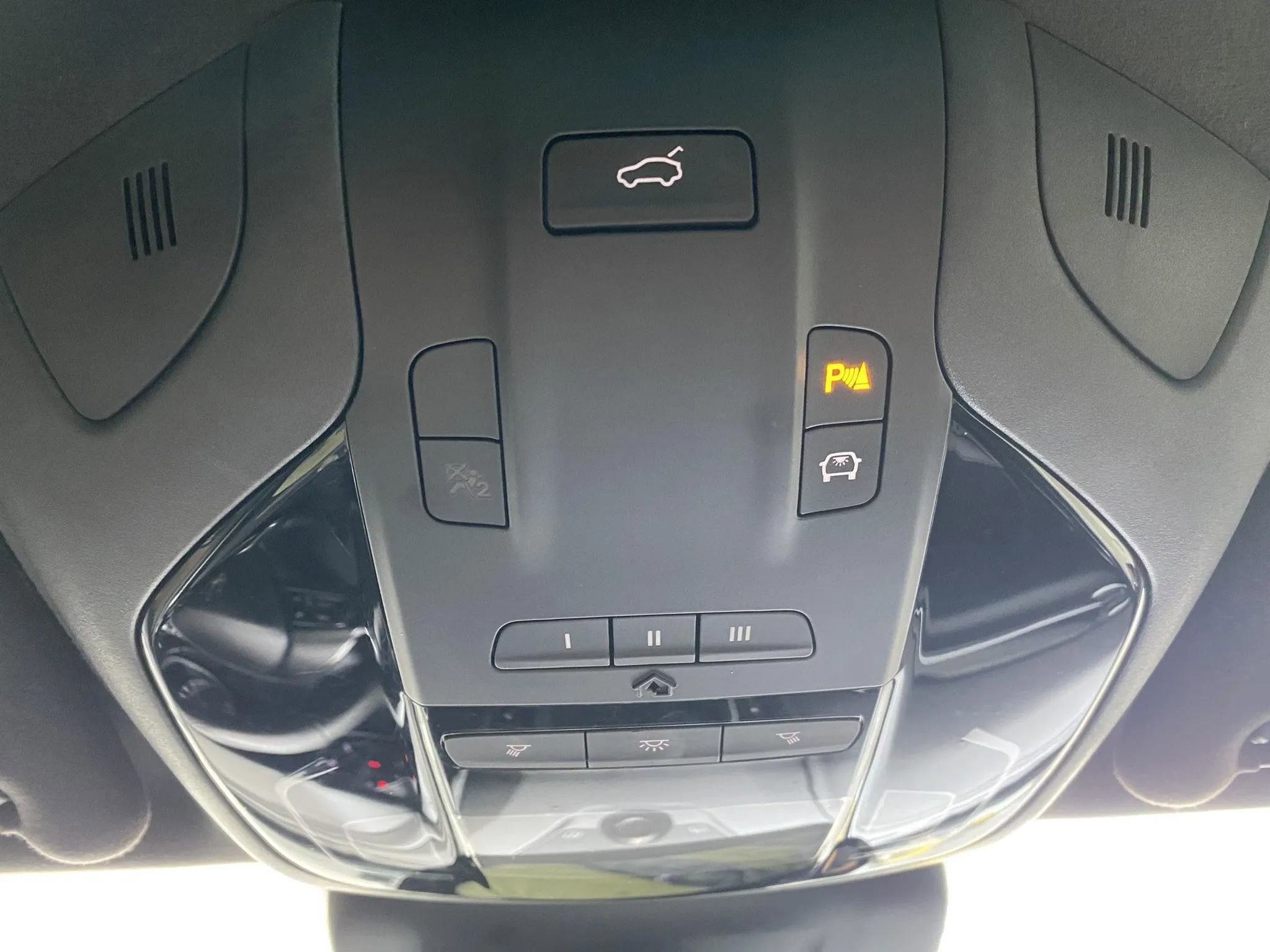 Used 2018 Maserati Levante image 25