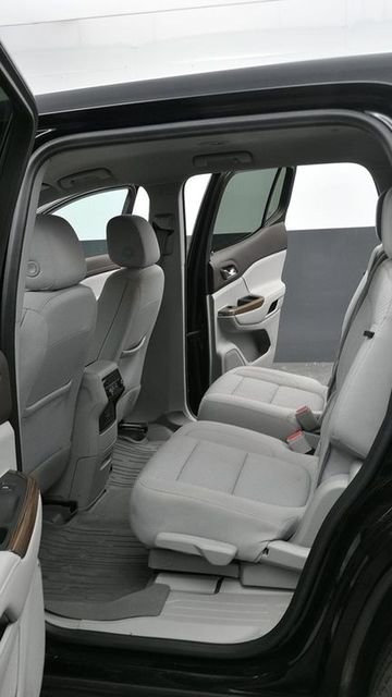 Used 2022 GMC Acadia SLE w/ LPO, Floor Liner Package AWD/4WD image 16