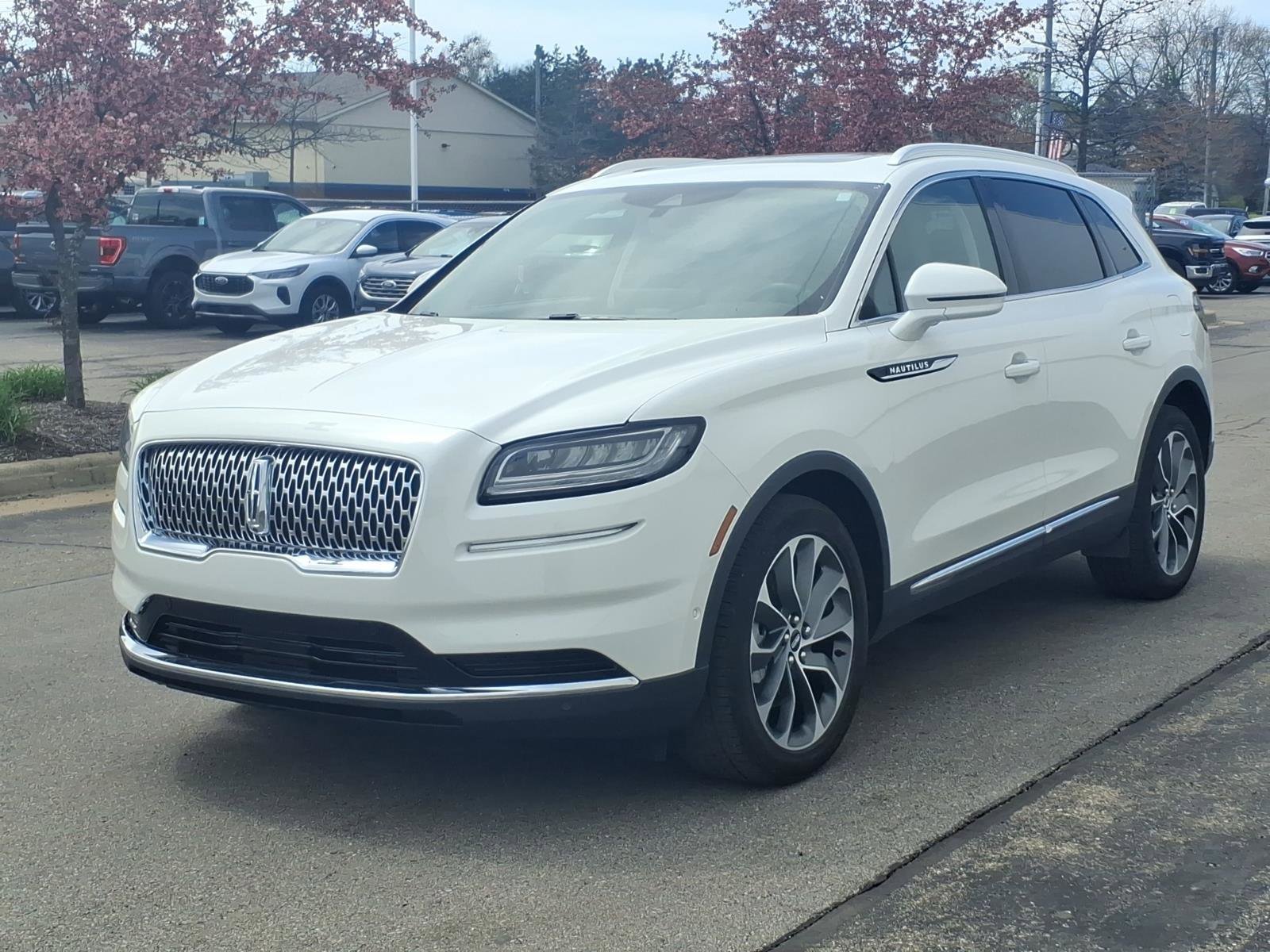 Certified 2023 Lincoln Nautilus Reserve w/ Equipment Group 201A AWD/4WD image 3