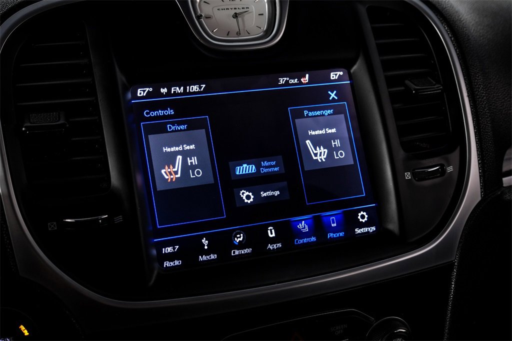 Used 2018 Chrysler 300 Touring L image 19