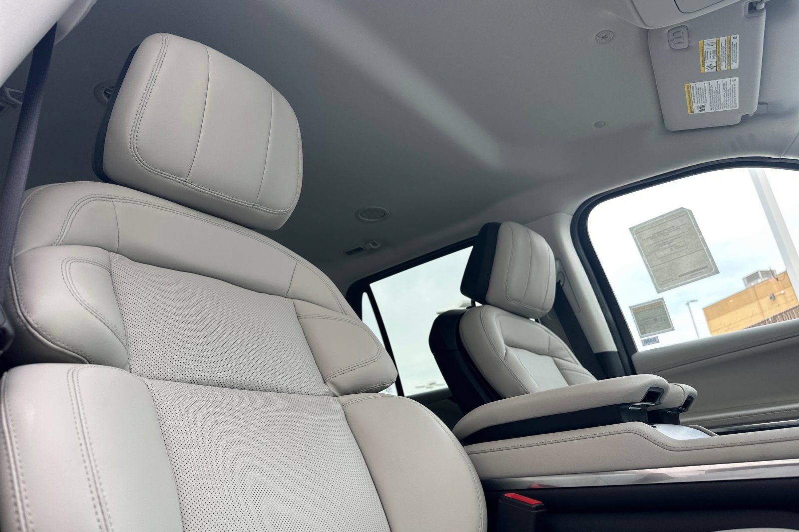 New 2026 Lincoln Navigator Premiere AWD/4WD image 17