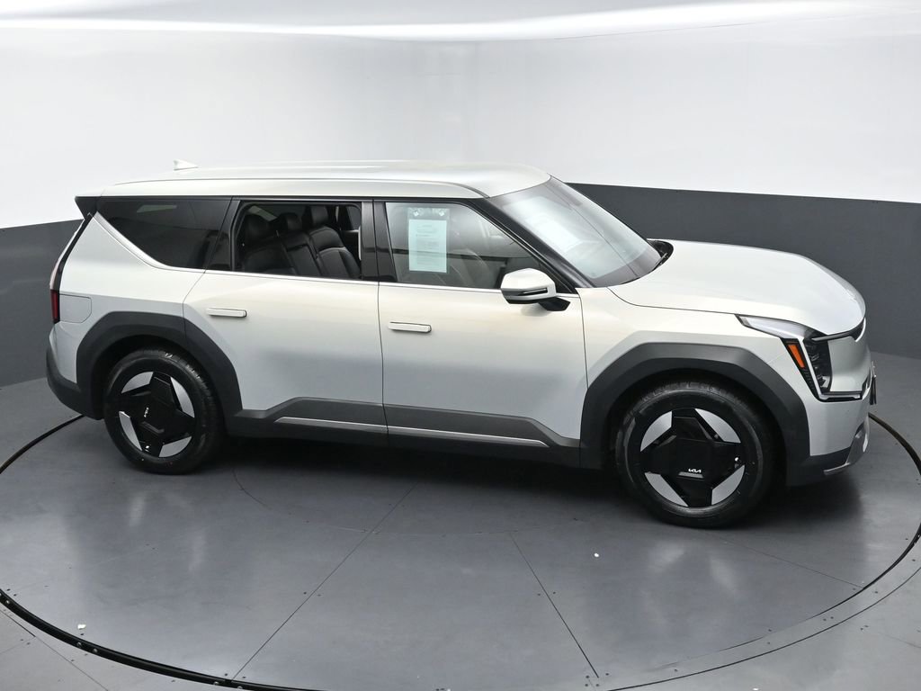 Used 2024 Kia EV9 Light RWD image 46