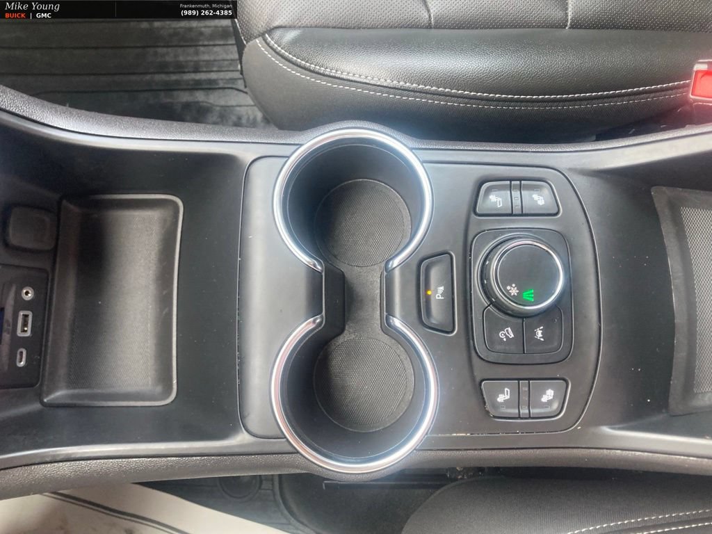 Used 2024 GMC Terrain SLT w/ Tech Package FWD image 33