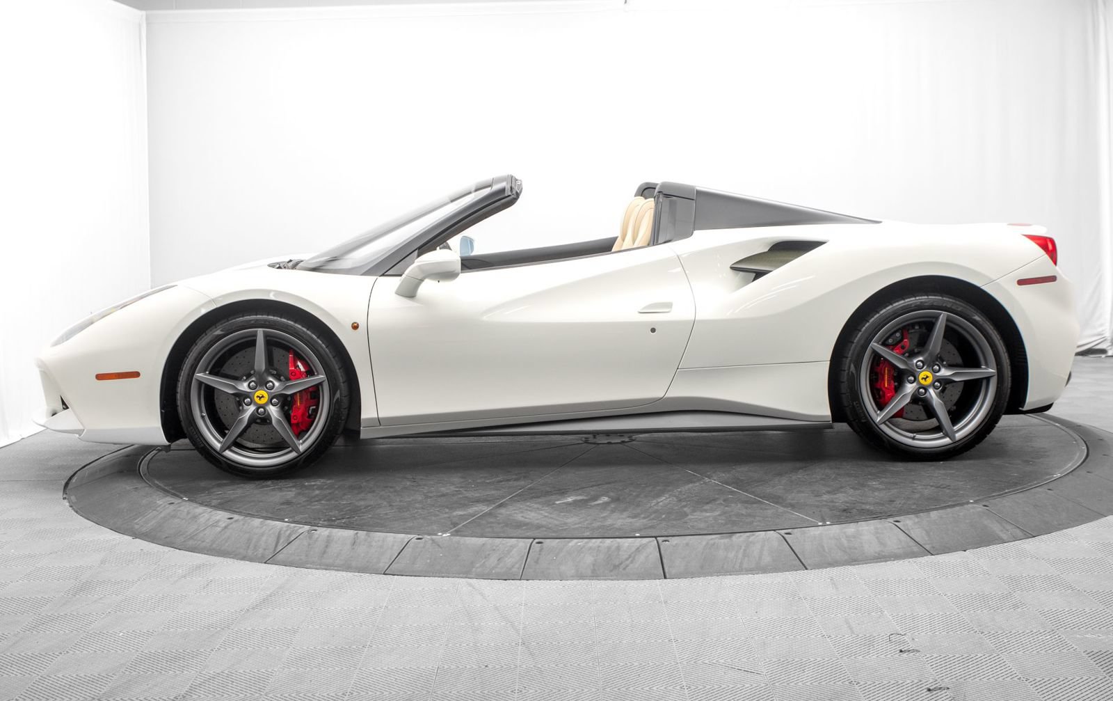 Used 2018 Ferrari 488 Spider RWD image 6