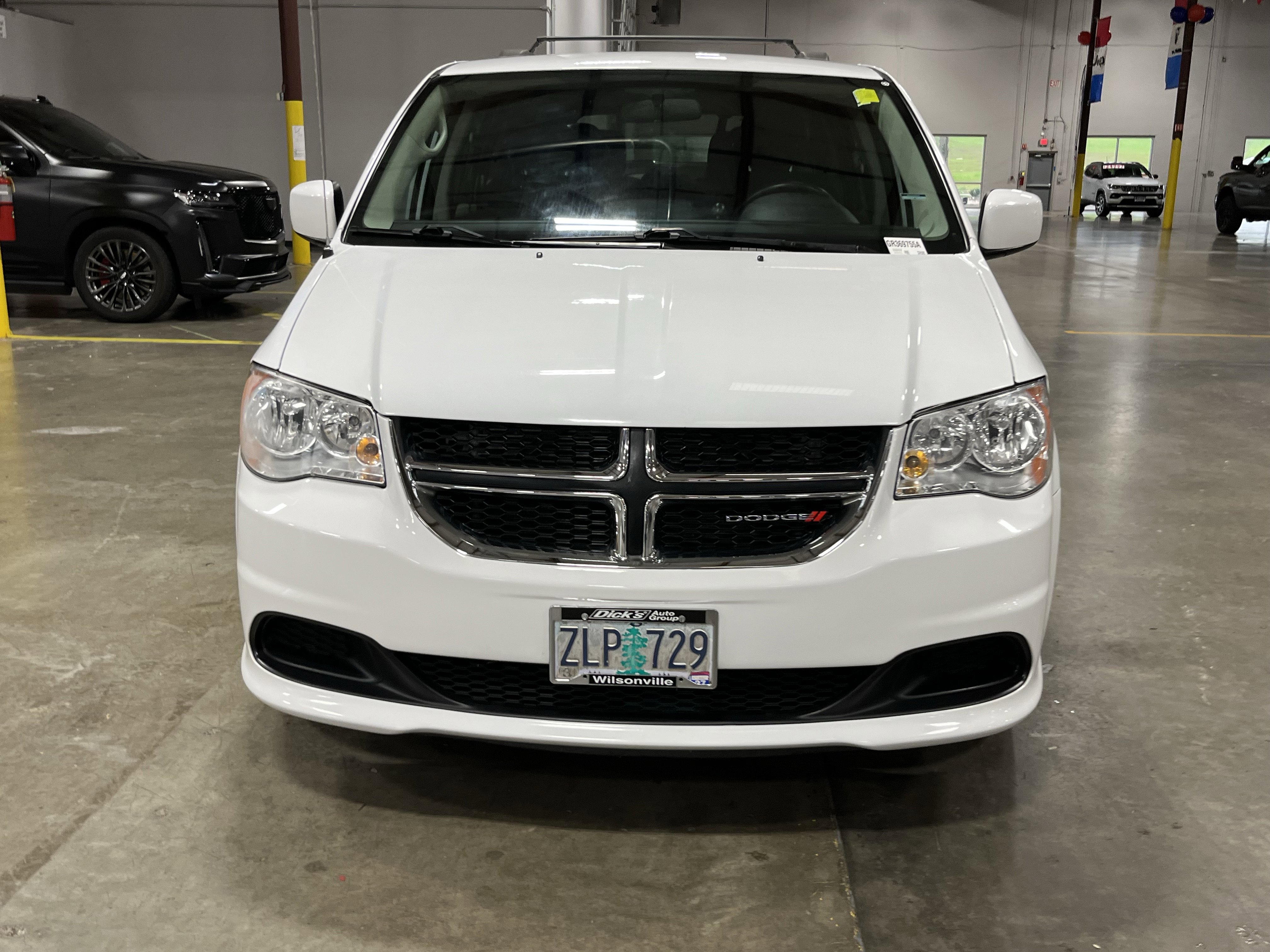 Used 2016 Dodge Grand Caravan SXT w/ Rear Park Assist Package image 8