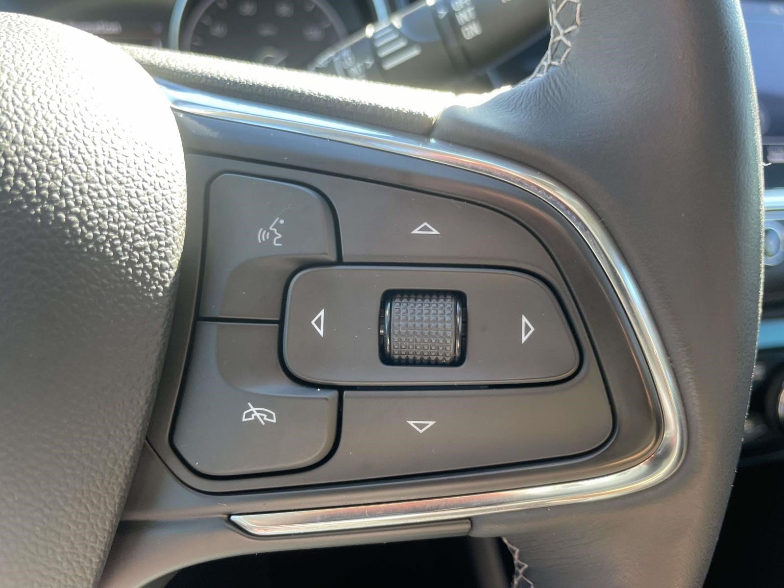 Used 2023 Buick Encore GX Essence w/ Experience Buick Package FWD image 21