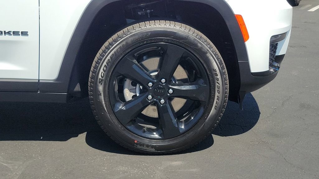 New 2025 Jeep Grand Cherokee L Limited w/ Black Appearance Package image 6