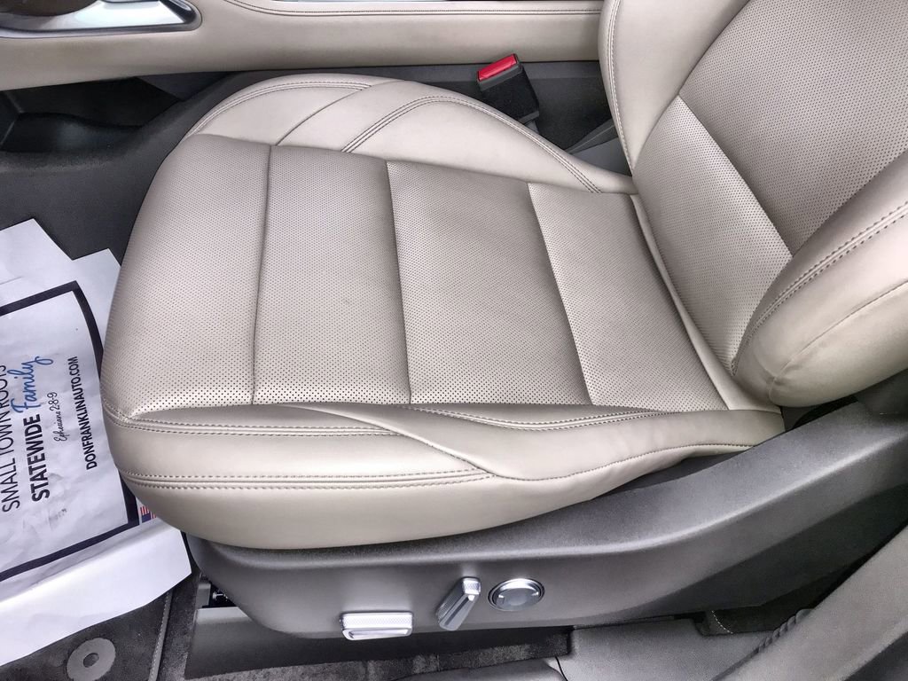 Used 2025 Lincoln Nautilus Premier image 12