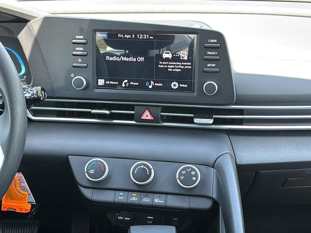 Used 2025 Hyundai Elantra SE FWD image 23