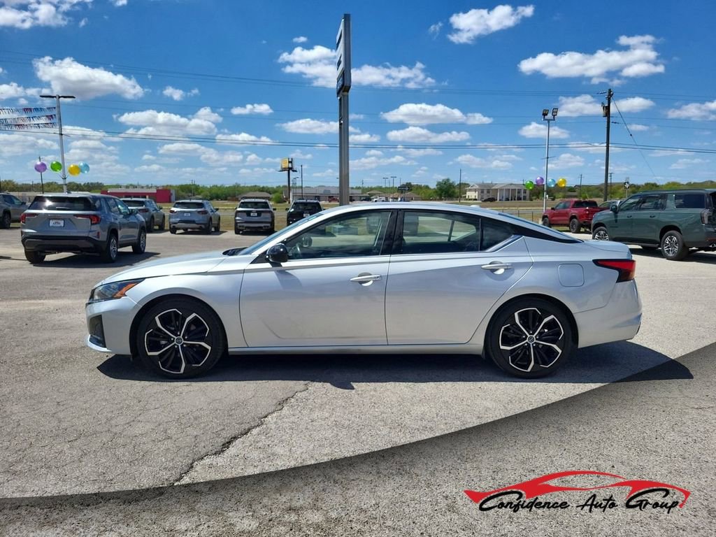 Used 2024 Nissan Altima 2.5 SR image 1