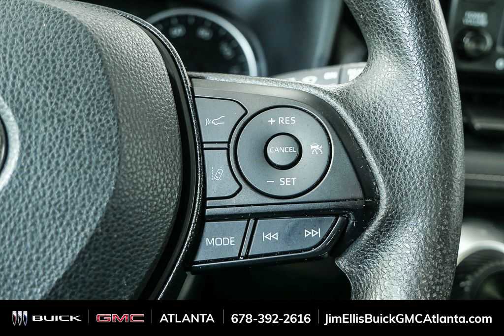 Used 2021 Toyota RAV4 LE image 11