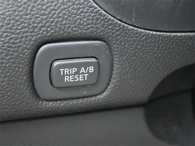 Used 2017 INFINITI QX70 AWD w/ Limited Package image 18