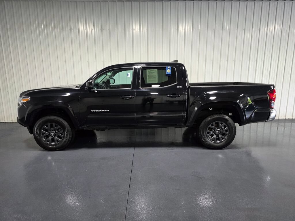 Used 2023 Toyota Tacoma SR5 AWD/4WD image 4