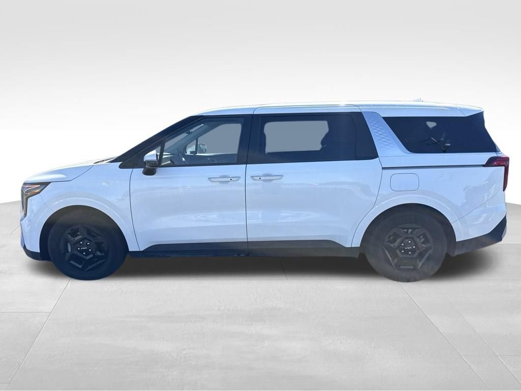 Used 2025 Kia Carnival FWD image 10