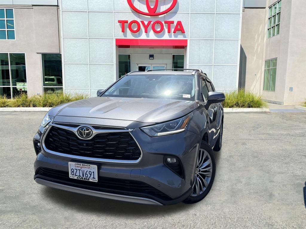Used 2022 Toyota Highlander Platinum FWD image 4