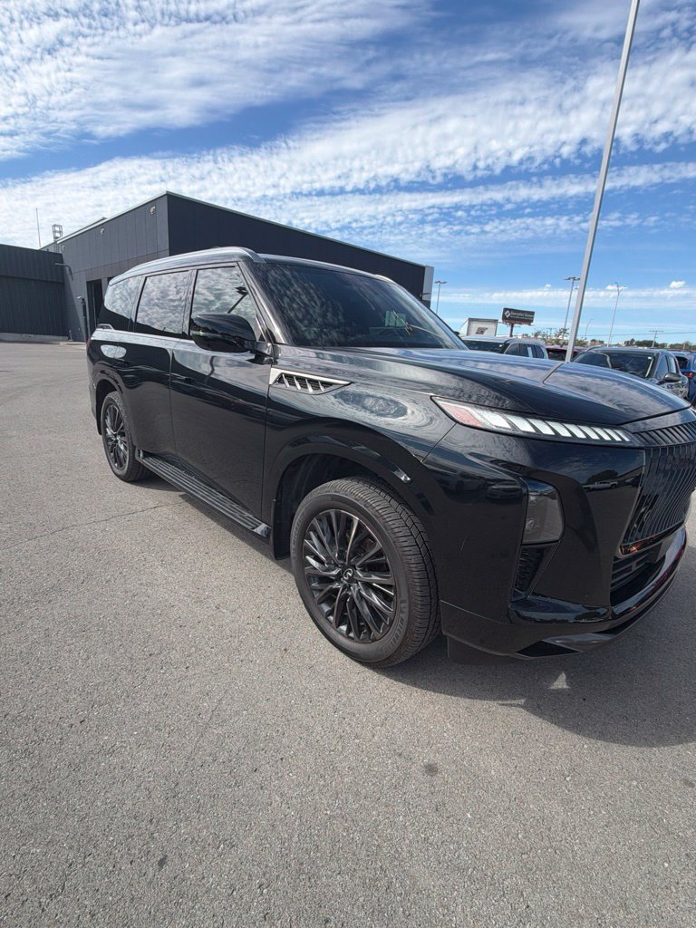 Used 2025 INFINITI QX80 Autograph w/ Premium Cargo Package AWD/4WD image 2