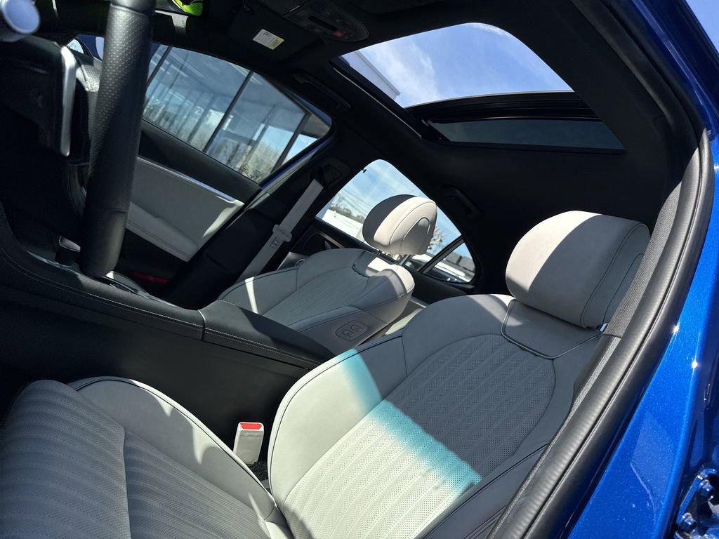 Used 2025 Genesis G70 2.5T w/ Sport Prestige Package image 33