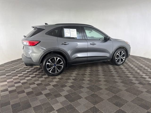 Used 2022 Ford Escape SE w/ SE Sport Appearance Package image 7