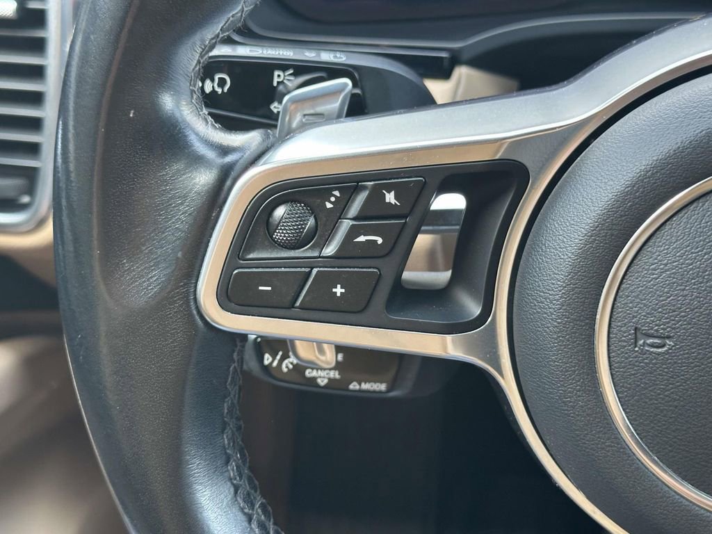 Used 2022 Porsche Cayenne Platinum Edition AWD/4WD image 23