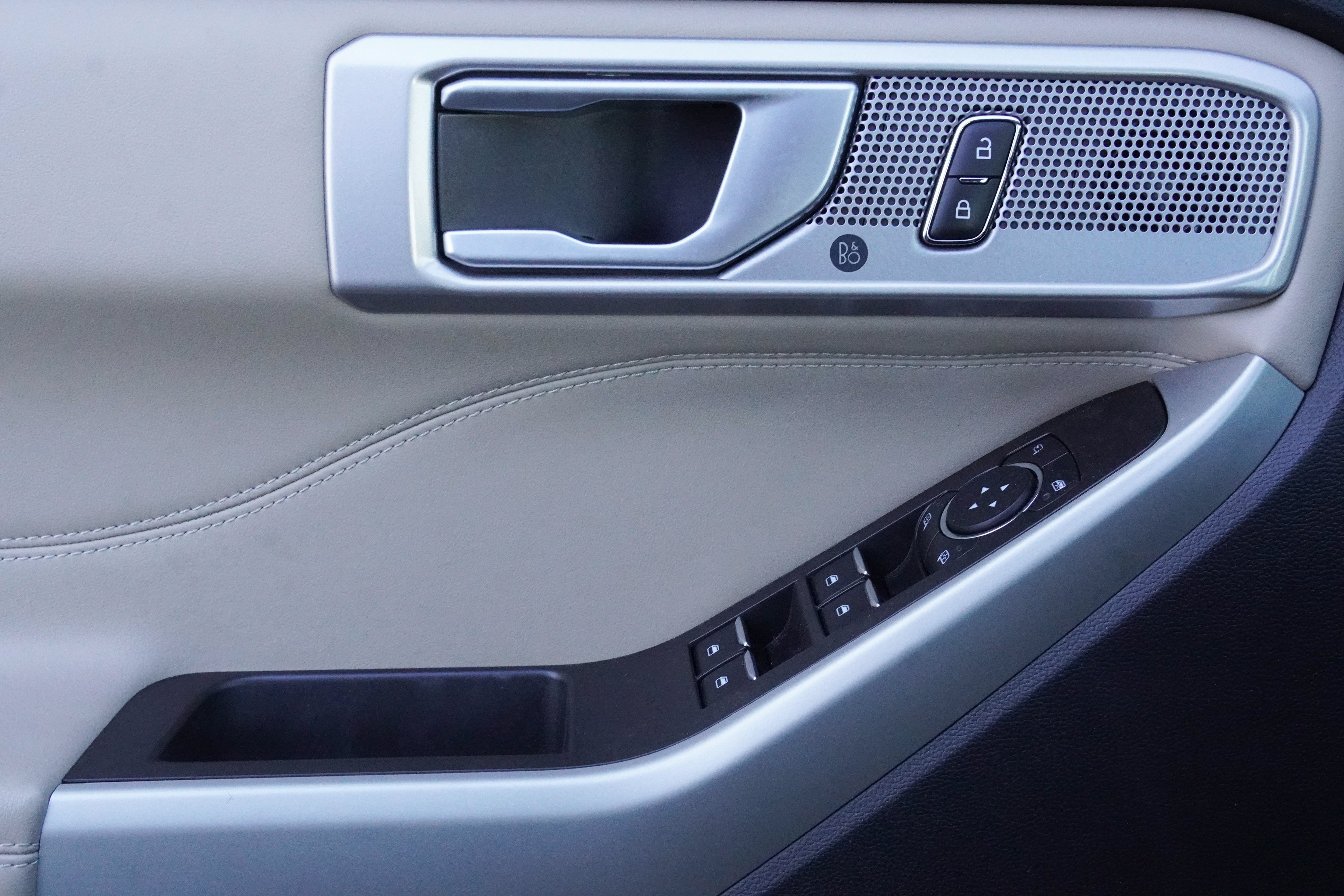 Used 2024 Ford Explorer Limited RWD image 6