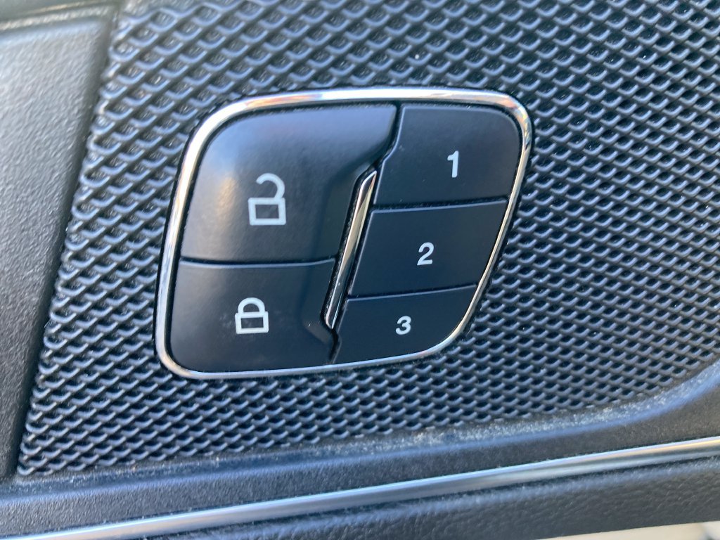 Used 2018 Ford Edge Titanium w/ Equipment Group 301A AWD/4WD image 41