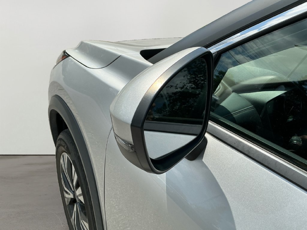 Used 2022 Nissan Rogue SV AWD/4WD image 11