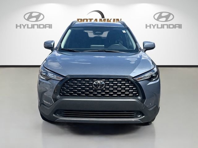 Used 2024 Toyota Corolla Cross LE image 2