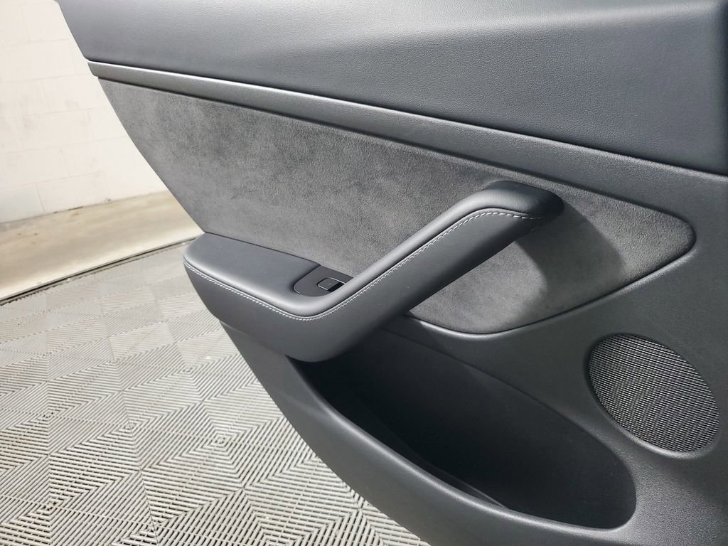 Used 2021 Tesla Model 3 Standard Range Plus image 16