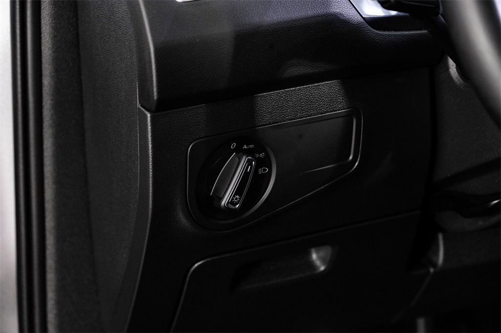 Used 2022 Volkswagen Tiguan SE image 30