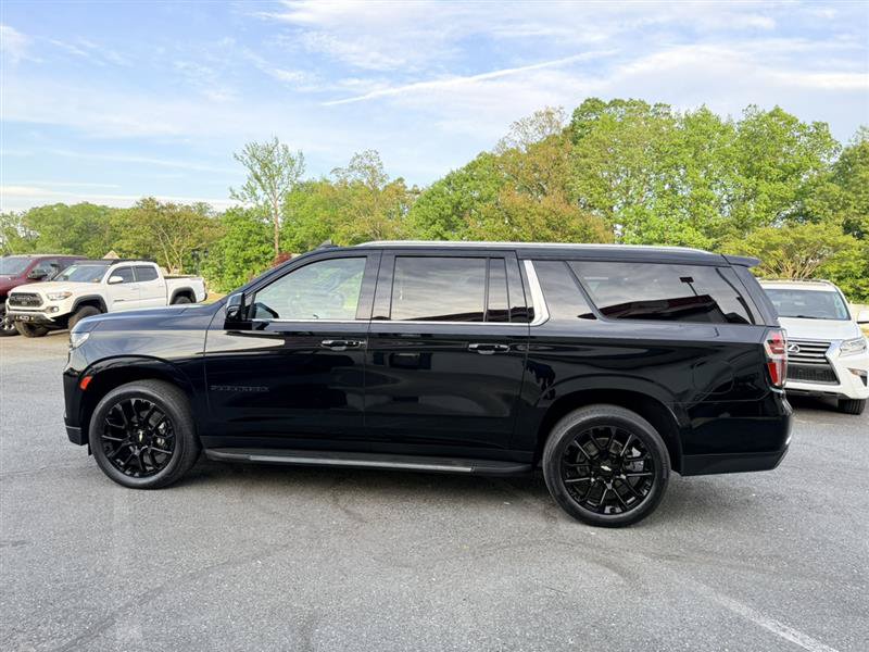 Used 2022 Chevrolet Suburban LT w/ LT Signature Package AWD/4WD image 8