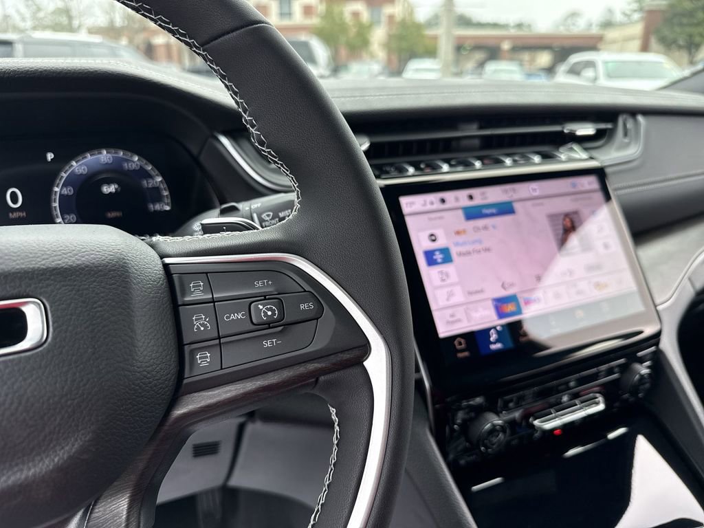 New 2025 Jeep Grand Cherokee Limited w/ Trailer Tow Package image 15