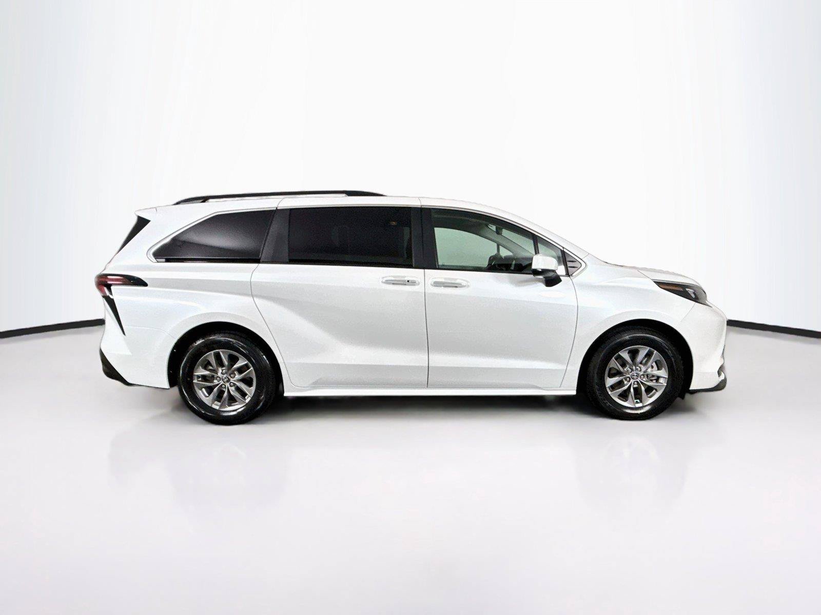 Certified 2026 Toyota Sienna XLE FWD image 11