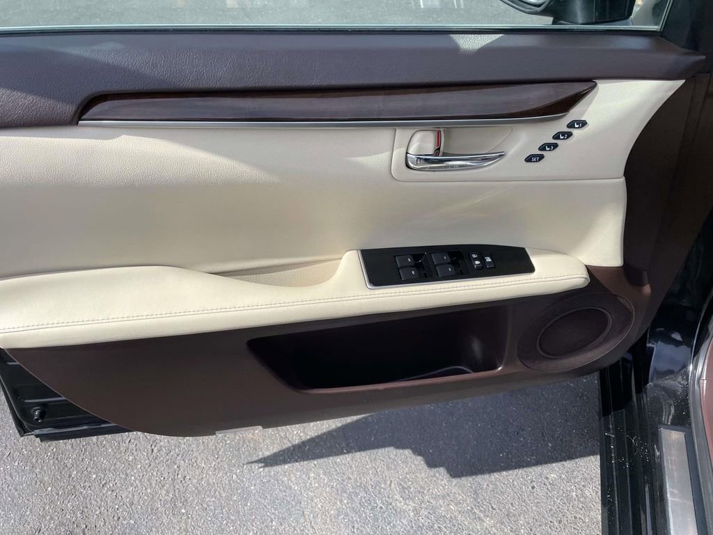 Used 2018 Lexus ES 350 w/ Premier Package image 25