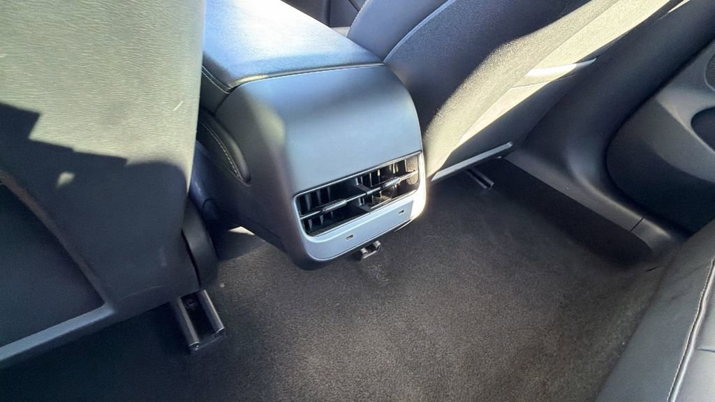 Used 2023 Tesla Model 3 Standard Range image 16