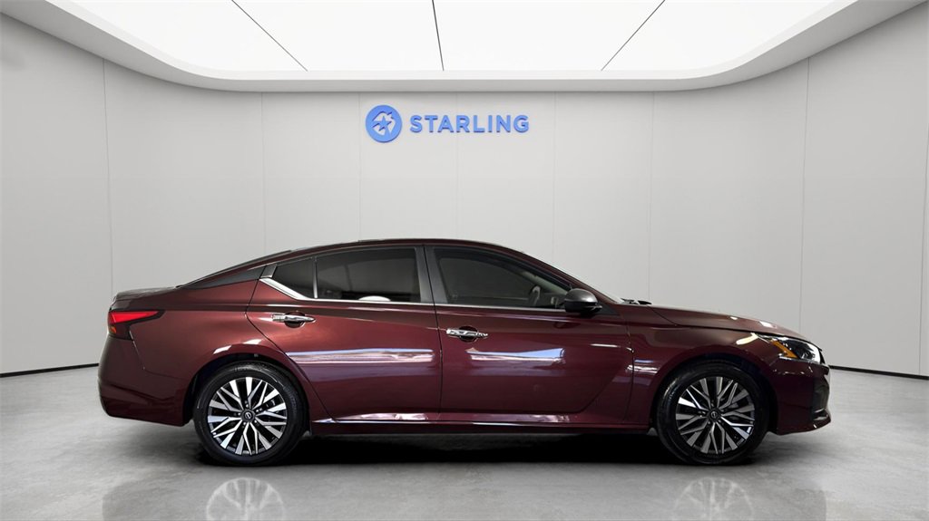 Used 2024 Nissan Altima 2.5 SV image 11