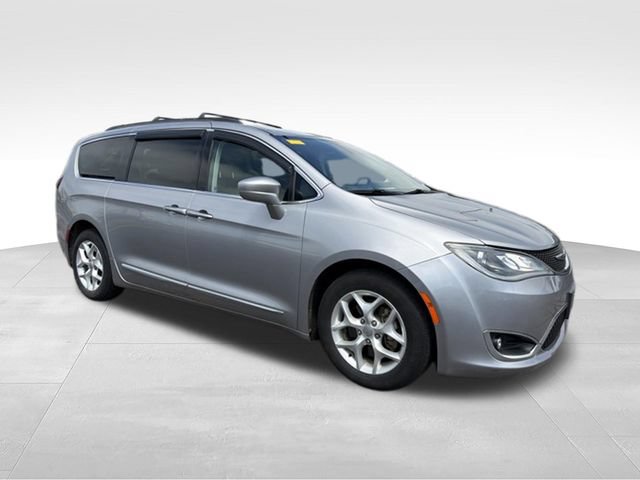 Used 2017 Chrysler Pacifica Touring-L w/ Tire & Wheel Group FWD image 1