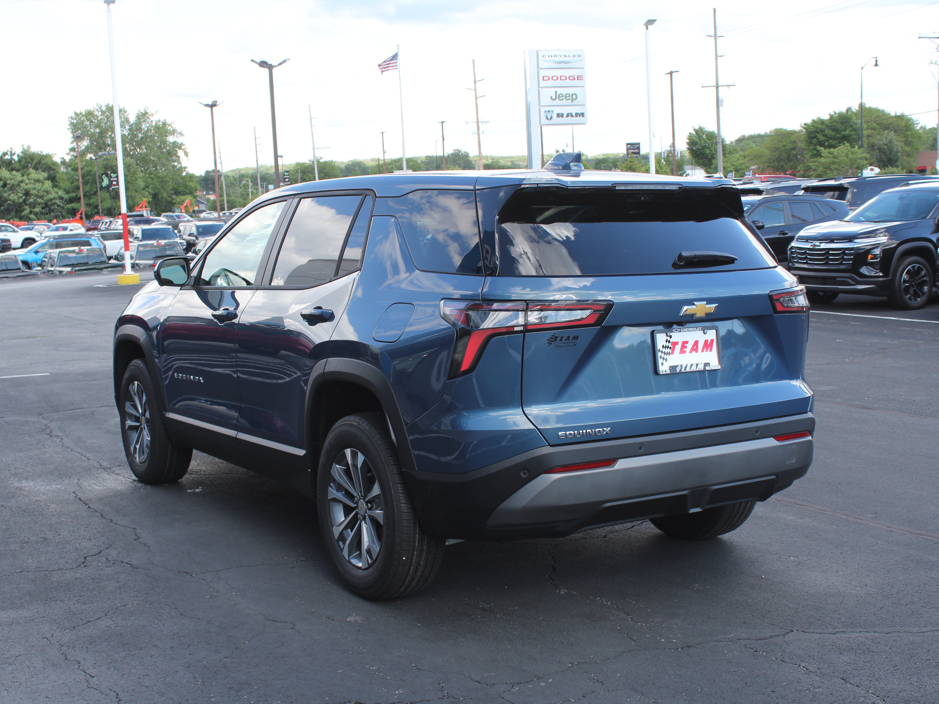 New 2026 Chevrolet Equinox LT w/ Safety and Technology Package FWD image 5