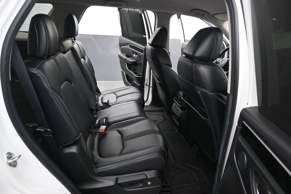 Used 2025 Honda Pilot EX-L image 31