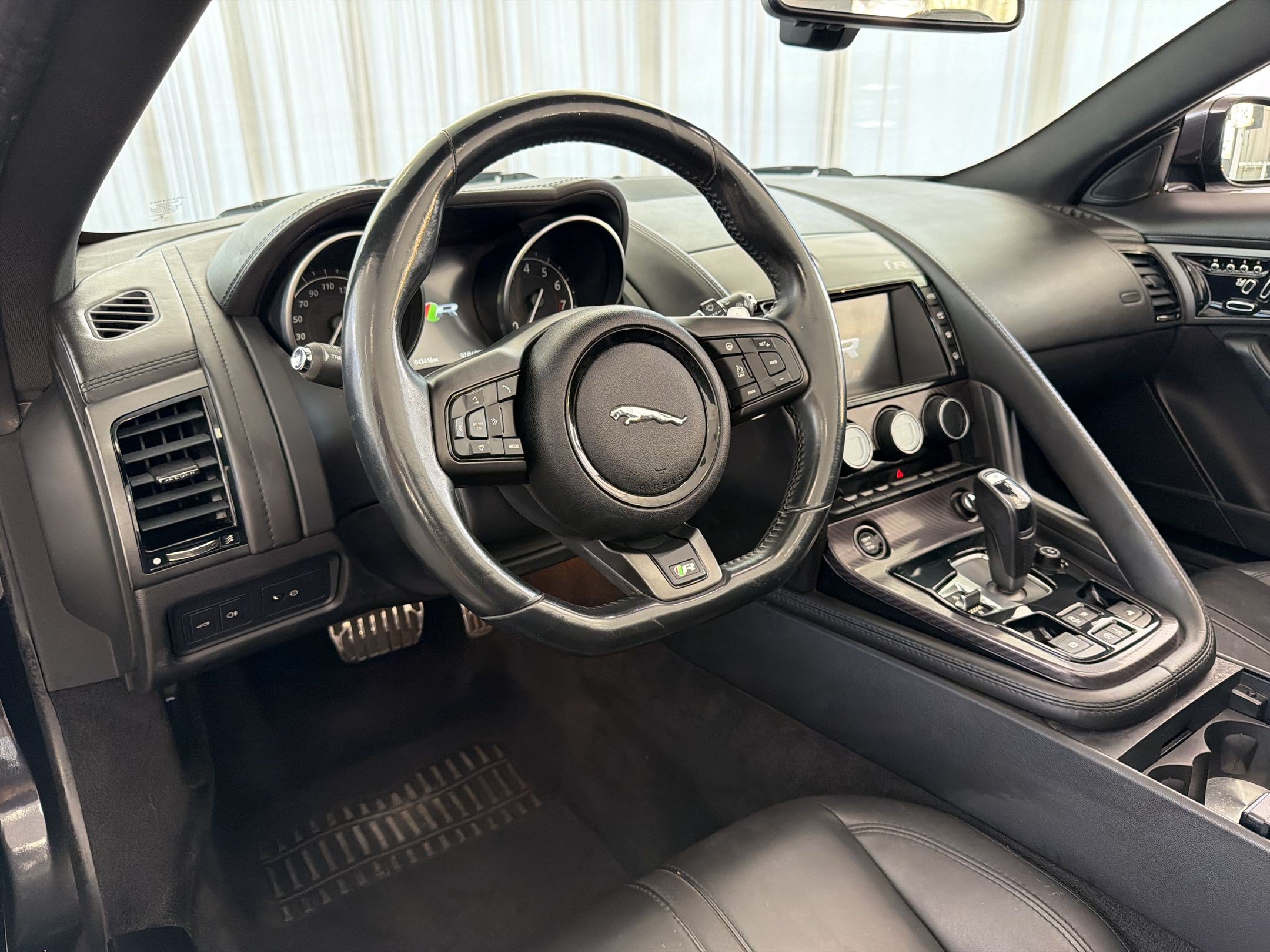 Used 2016 Jaguar F-TYPE R AWD/4WD image 4