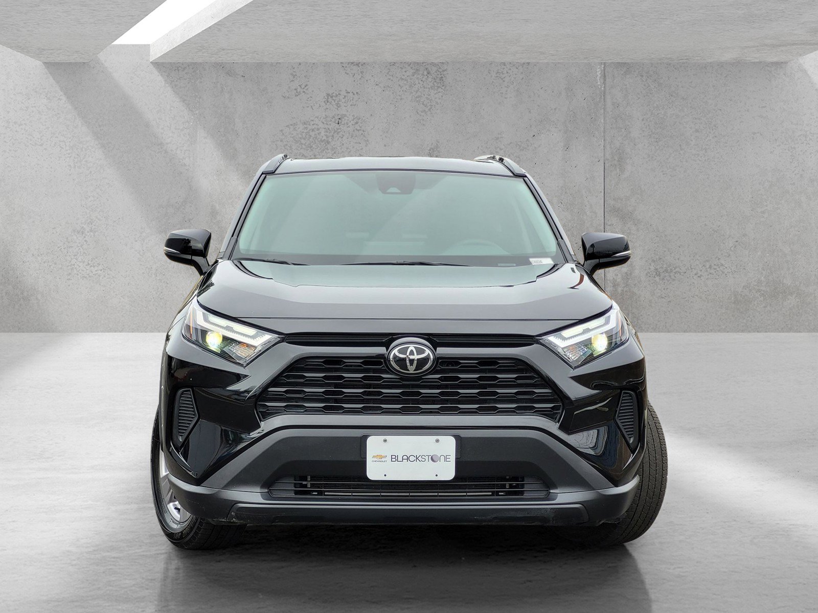 Used 2025 Toyota RAV4 XLE image 2