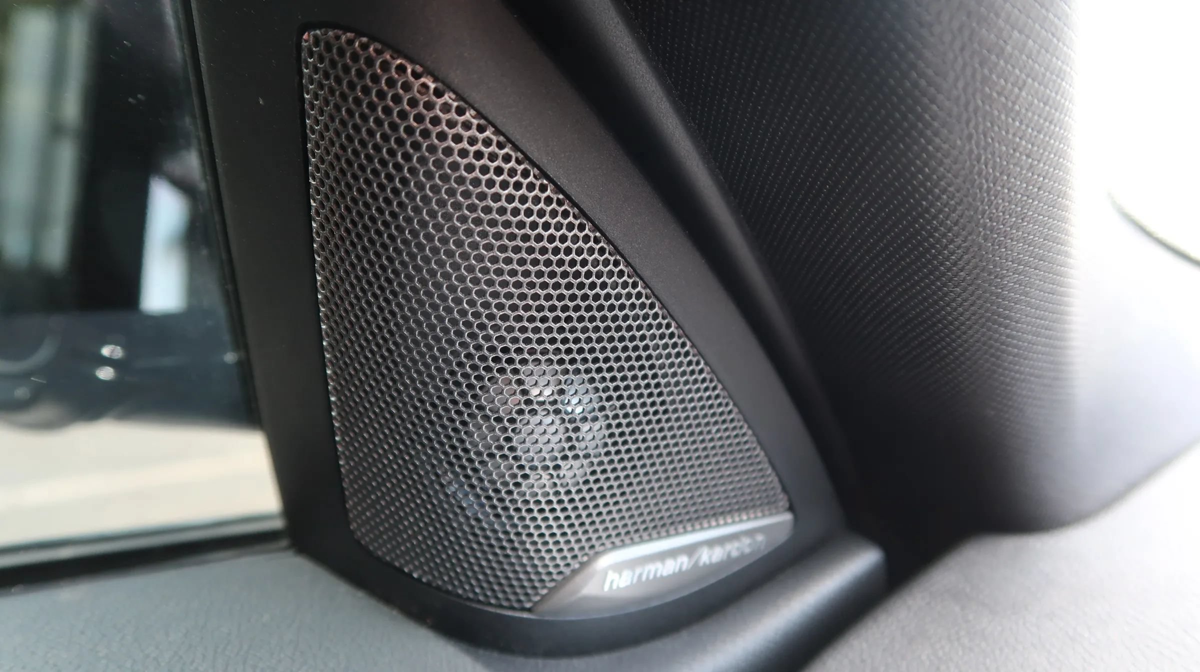 Used 2025 BMW M4 Coupe w/ Executive Package RWD image 37