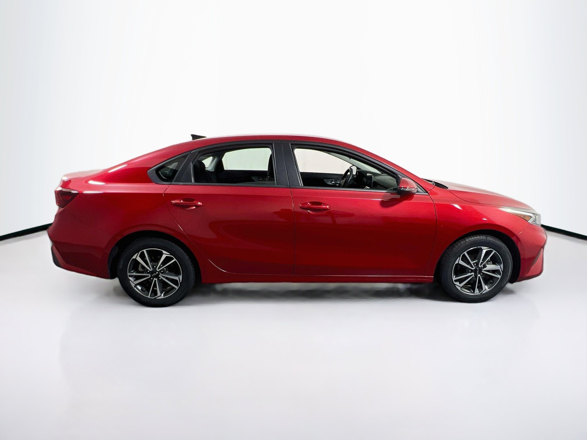 Used 2024 Kia Forte LXS w/ LXS Technology Package FWD image 4