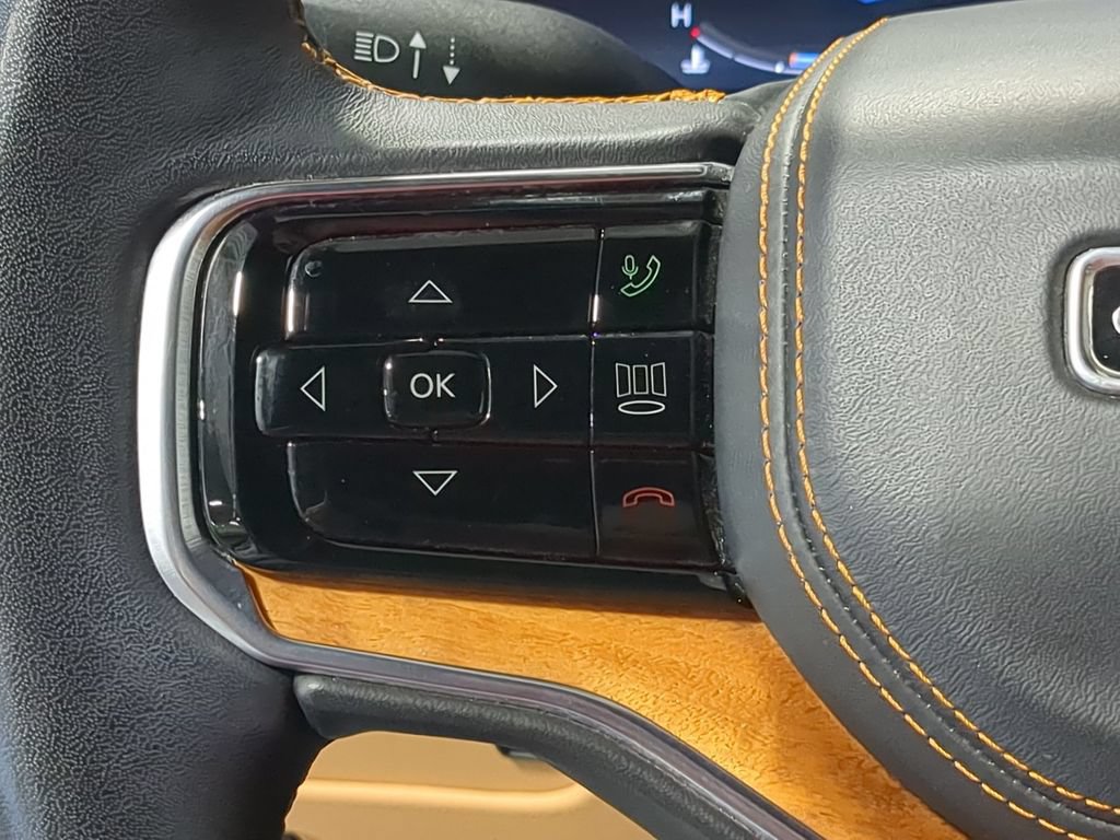 Used 2022 Jeep Grand Wagoneer Series III AWD/4WD image 28