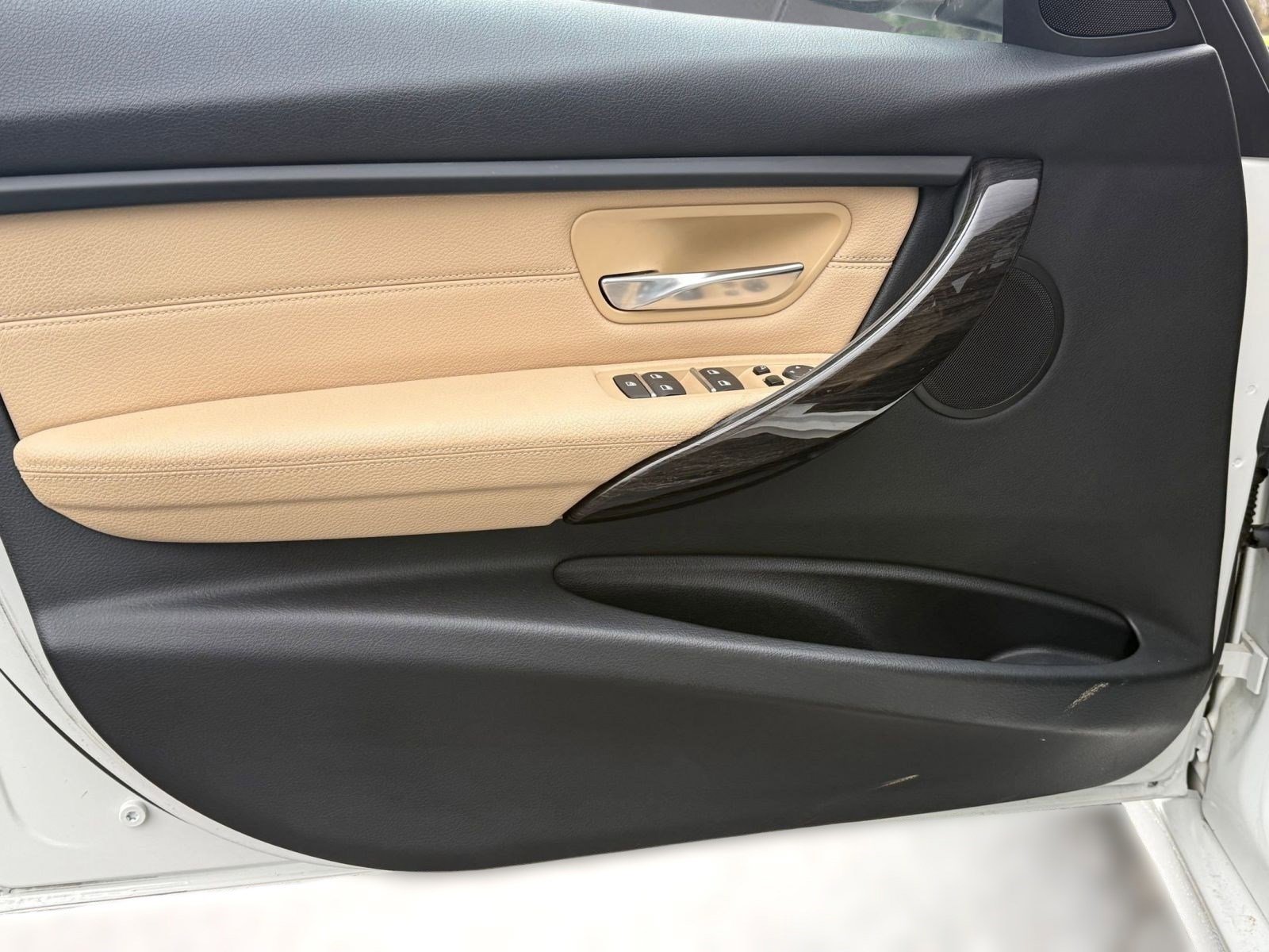 Used 2017 BMW 320i Sedan image 11