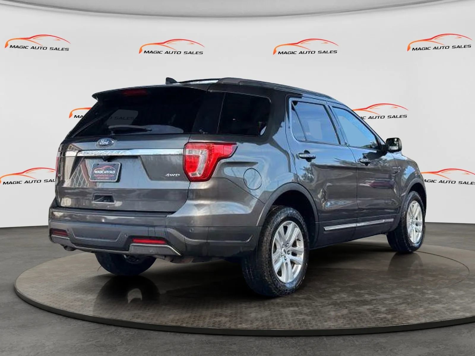 Used 2019 Ford Explorer XLT image 7