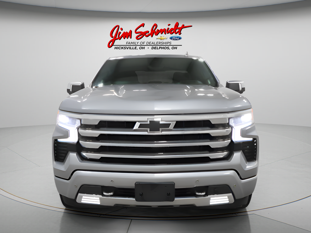 Used 2024 Chevrolet Silverado 1500 High Country w/ High Country Premium Package AWD/4WD image 3